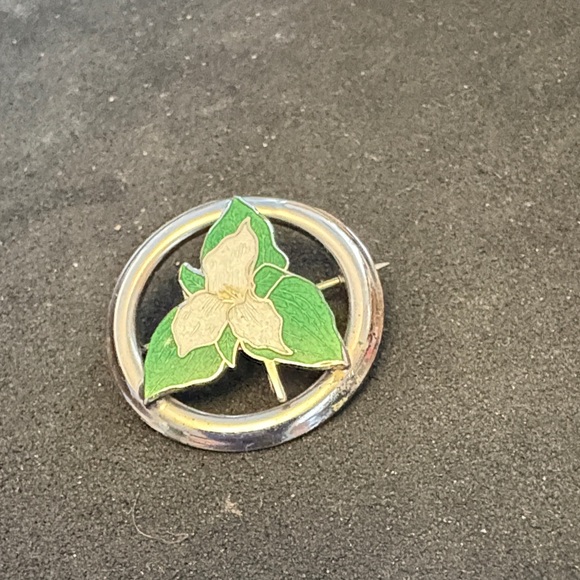 Sterling Silver and Green Enamel  Trillium Brooch - Picture 3 of 6